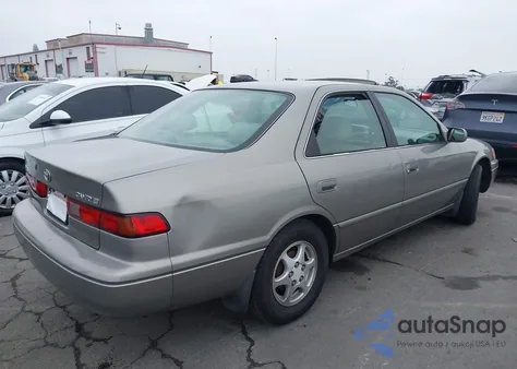 1999 Toyota Camry Xle z USA, uszkodzony, nr VIN 4T1BG22K3XU473209
